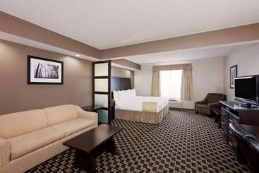 هتل Ramada By Wyndham Cold Lake