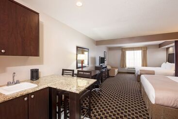 هتل Ramada By Wyndham Cold Lake