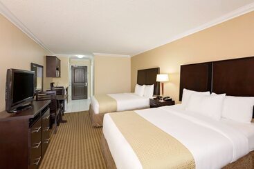 هتل Ramada By Wyndham Cold Lake