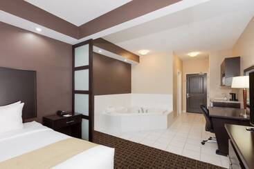 هتل Ramada By Wyndham Cold Lake