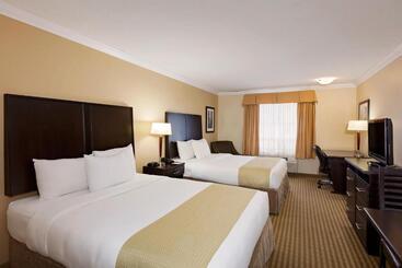 هتل Ramada By Wyndham Cold Lake
