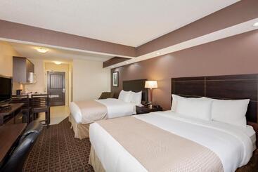 هتل Ramada By Wyndham Cold Lake