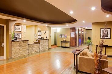 هتل Ramada By Wyndham Cold Lake