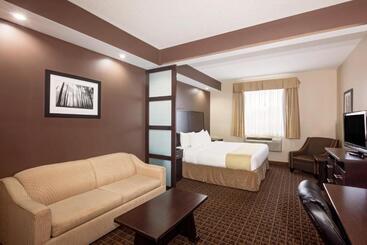 هتل Ramada By Wyndham Cold Lake