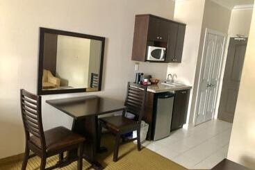 هتل Ramada By Wyndham Cold Lake