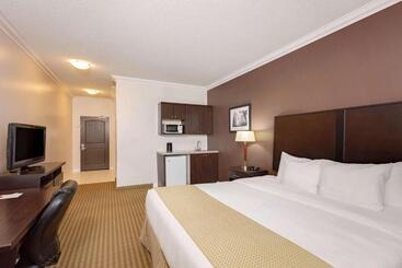 هتل Ramada By Wyndham Cold Lake