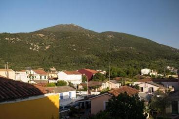 هتل Staggia Studios