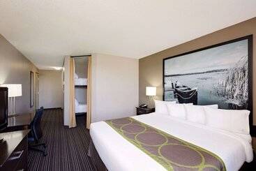 هتل Super 8 By Wyndham Kapuskasing