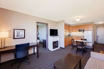هتل Super 8 By Wyndham Kapuskasing