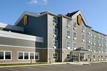 هتل Super 8 By Wyndham Kapuskasing