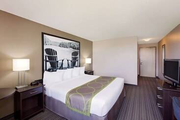 هتل Super 8 By Wyndham Kapuskasing