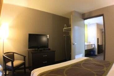 هتل Super 8 By Wyndham Kapuskasing
