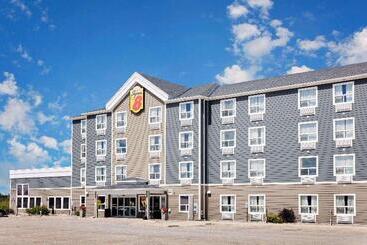 هتل Super 8 By Wyndham Kapuskasing