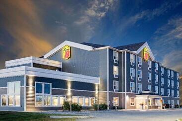 هتل Super 8 By Wyndham Kapuskasing