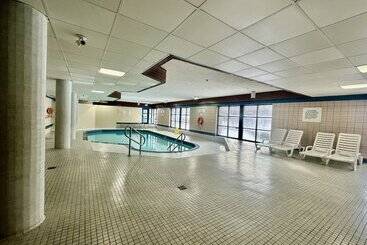 هتل Travelodge By Wyndham Barrie