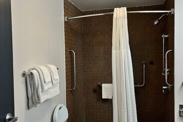 هتل Travelodge By Wyndham Barrie