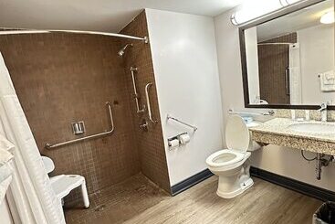 هتل Travelodge By Wyndham Barrie