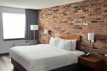 هتل Travelodge By Wyndham Barrie