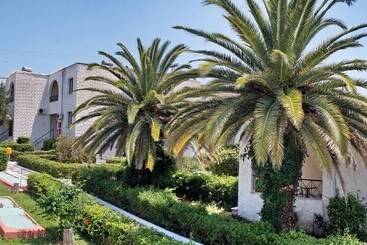 Silver Bay Hotel & Bungalows