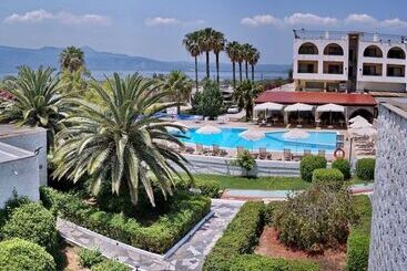 Silver Bay Hotel & Bungalows