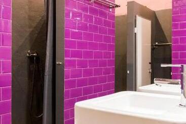 Baroque Hostel & Coworking