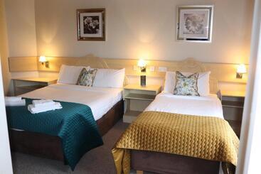 تختخواب و صبحانه Hillview Lodge