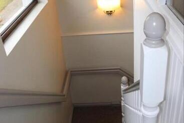 تختخواب و صبحانه Hillview Lodge