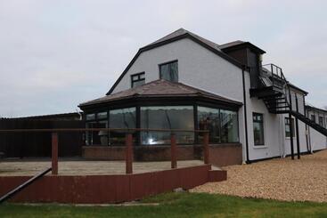 تختخواب و صبحانه Hillview Lodge