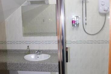 تختخواب و صبحانه Hillview Lodge