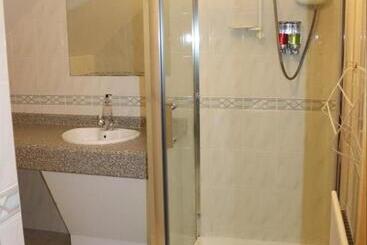 تختخواب و صبحانه Hillview Lodge