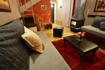 בית מלון כפרי Aphrodite's Inn Kalavrita