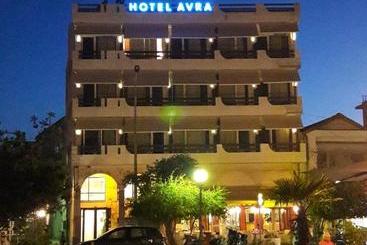 هتل Avra