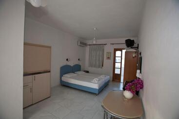 هتل Azolimnos Bay