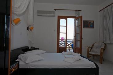هتل Azolimnos Bay