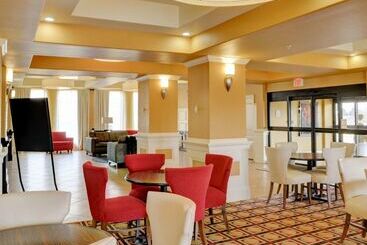 هتل Comfort Inn & Suites Fort Smith I540