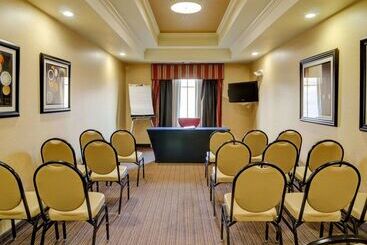 هتل Comfort Inn & Suites Fort Smith I540