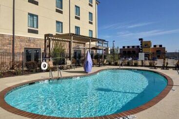 هتل Comfort Inn & Suites Fort Smith I540