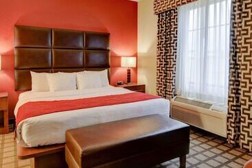 هتل Comfort Inn & Suites Fort Smith I540