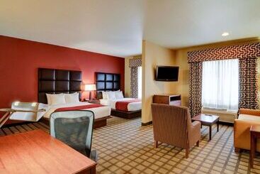 هتل Comfort Inn & Suites Fort Smith I540