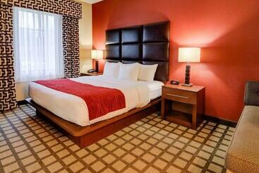 هتل Comfort Inn & Suites Fort Smith I540