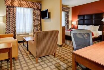 هتل Comfort Inn & Suites Fort Smith I540