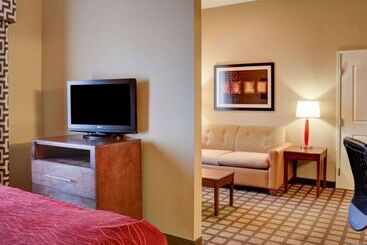 هتل Comfort Inn & Suites Fort Smith I540