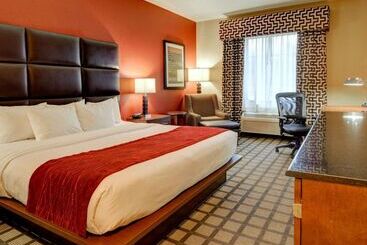 هتل Comfort Inn & Suites Fort Smith I540