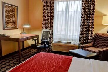 هتل Comfort Inn & Suites Fort Smith I540