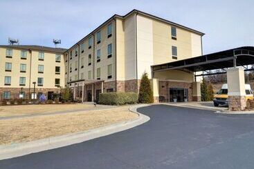 هتل Comfort Inn & Suites Fort Smith I540