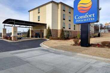 هتل Comfort Inn & Suites Fort Smith I540