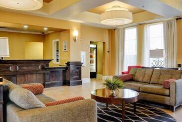 هتل Comfort Inn & Suites Fort Smith I540