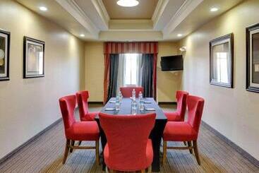 هتل Comfort Inn & Suites Fort Smith I540