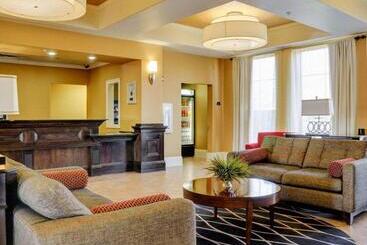 هتل Comfort Inn & Suites Fort Smith I540