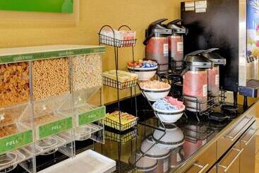 هتل Comfort Inn & Suites Fort Smith I540